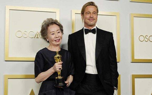 Conoció a Brad Pitt en el escenario de los Oscars y no pudo evitar la emoción